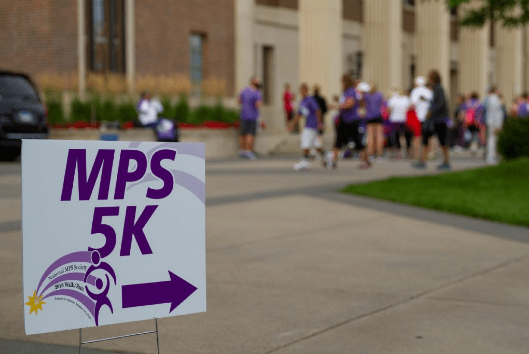 Sign directs runners to an MPS 5k